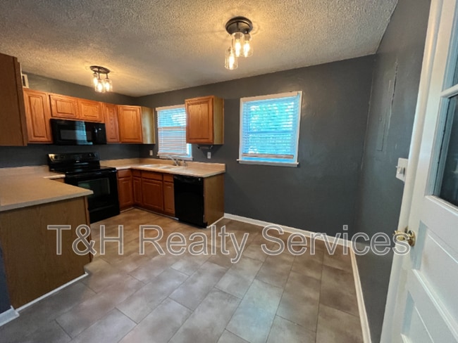 Building Photo - 8918 Birch St