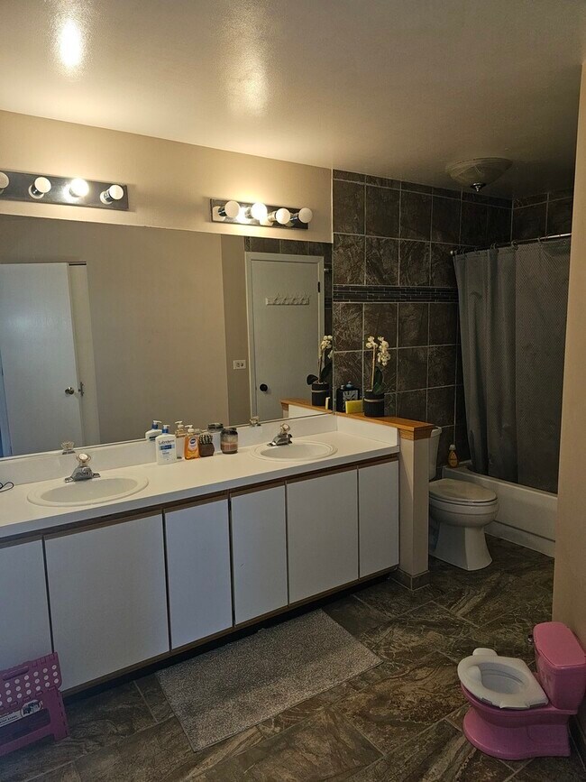 Building Photo - 1053 Rockport Dr