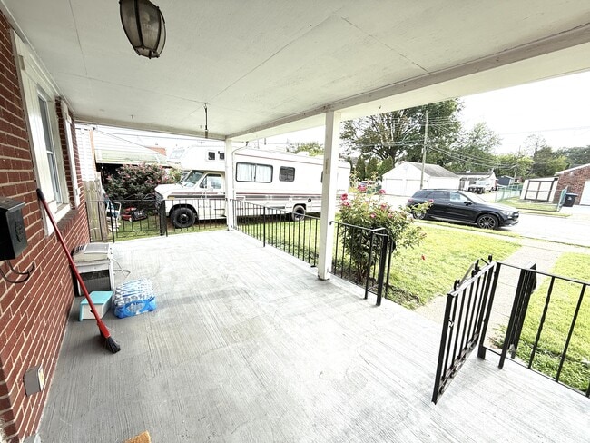 Building Photo - 1109 W Beech St