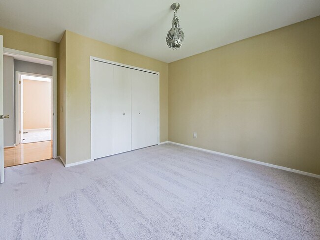 Building Photo - Welcome to this spacious single-family hom...