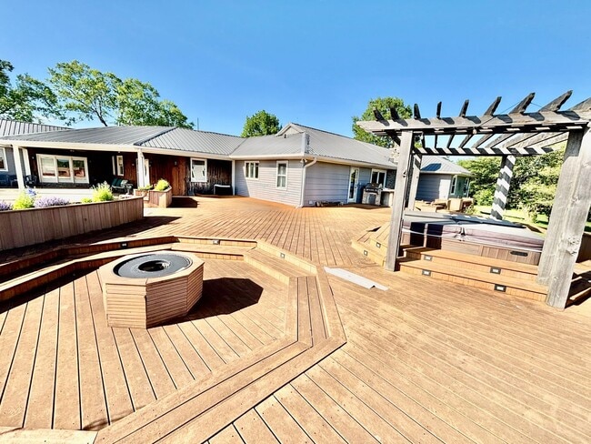 Building Photo - Escape to Luxury: Your Private Oasis on a ...