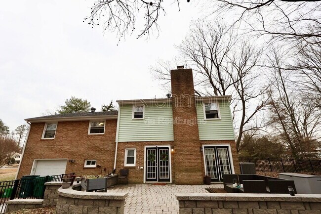 Building Photo - 3012 Elmbrook Rd