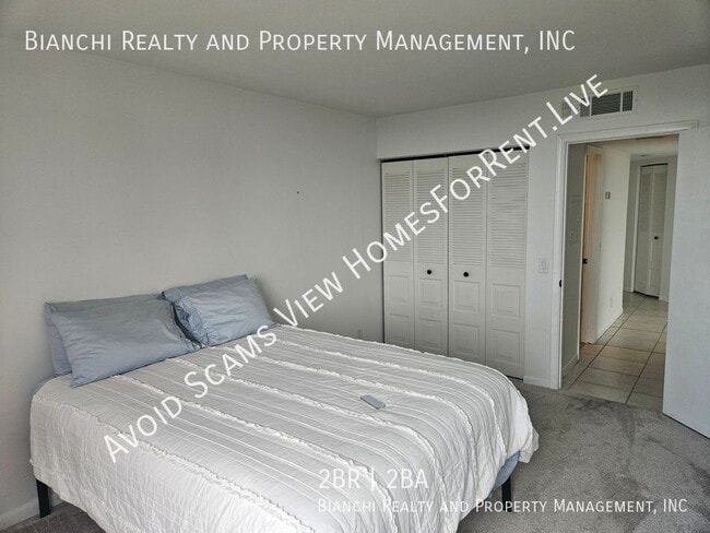 Building Photo - 6365 Bahia Del Mar Blvd S