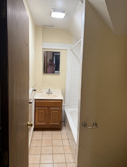 Bathroom (full) - 2 Schussler Rd