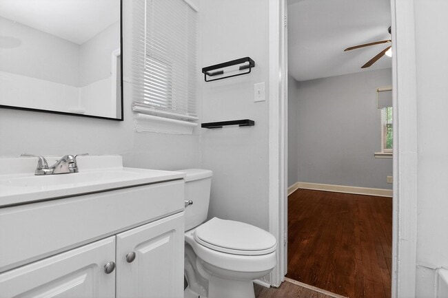 Building Photo - Cozy 2 Bedroom Duplex Close to NoDa!