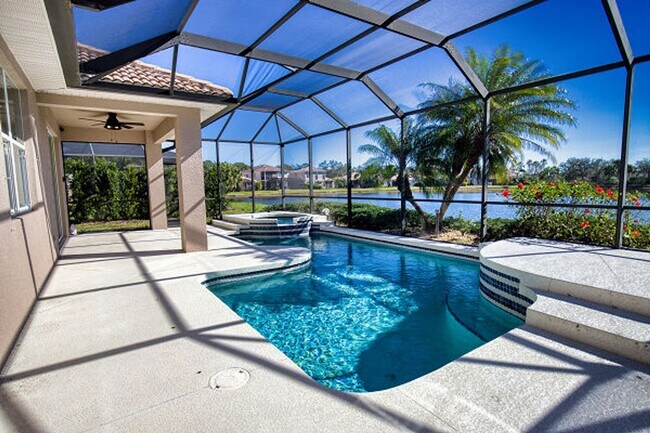 Building Photo - Annual Pool Home in The Stoneybrook Community of Venice!