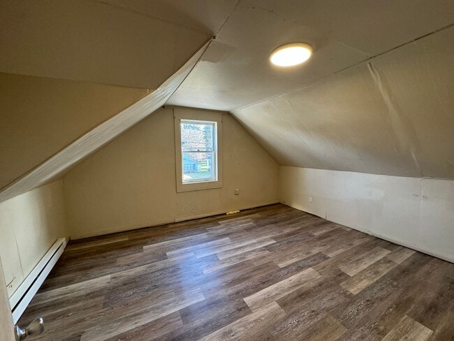 Building Photo - 3 Bed 2 Bath Single Family Home in Antigo