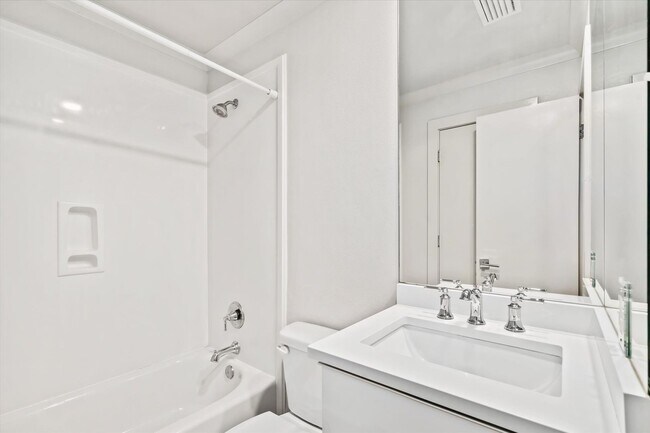 Building Photo - SPRINGHILL OAKS CONDOMINIUMS