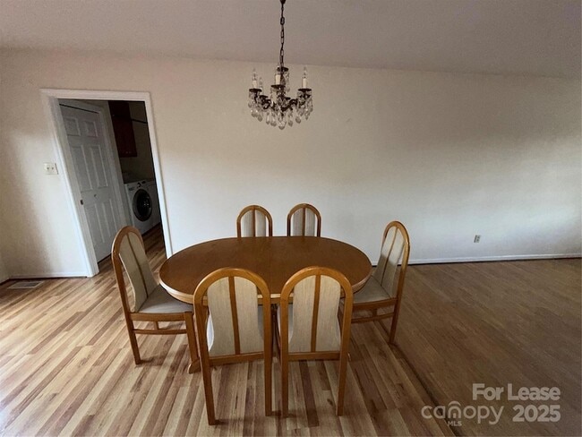 Building Photo - 401 Miller Farm Rd