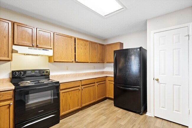 Building Photo - 3 bedroom / 2 bath home in Creekside subdivision