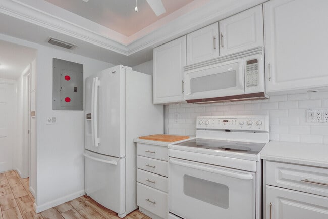 Building Photo - 5540 Tamberlane Cir