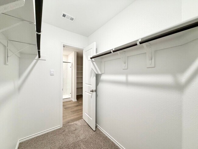 Building Photo - 1116 Riverbrook Ln
