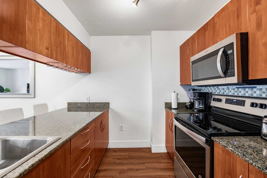 Building Photo - 1200 Brickell Bay Dr