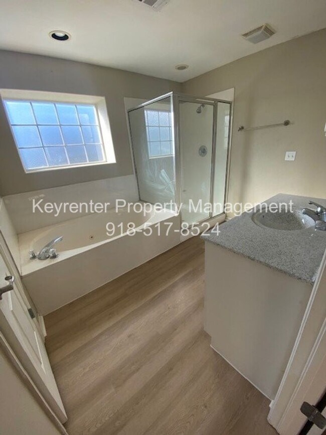 Building Photo - 3-Bed, 2-Bath Large Home in Claremore
