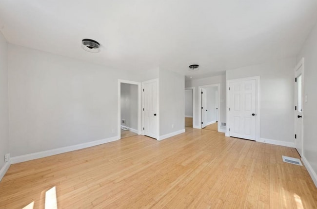 Building Photo - 1282 Summit Dr