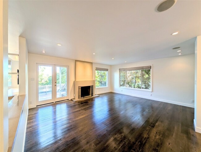 Building Photo - 10 Idalia Ct