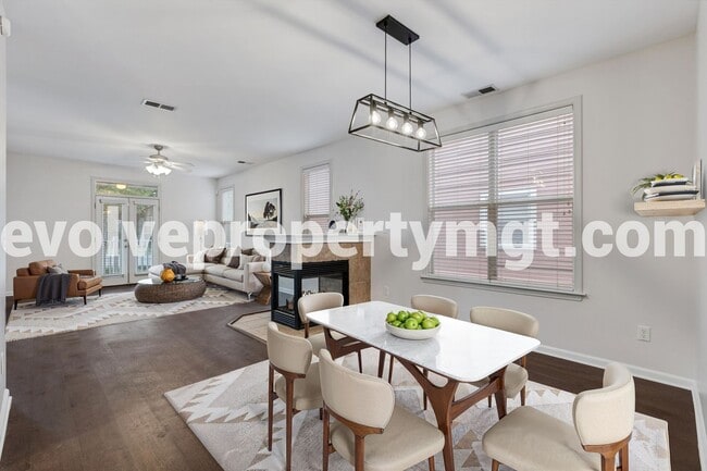 Building Photo - 1250 Island Pl E