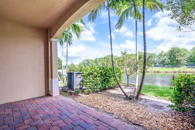 Building Photo - 4505 Artesa Way S