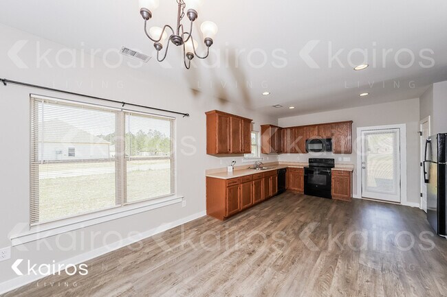 Building Photo - 180 White Oak Circle