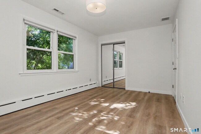 Building Photo - 92 Burwood Ave