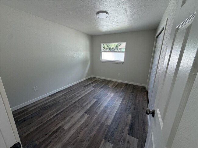 Building Photo - 301 Lesesne St