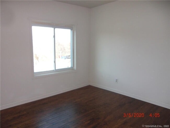 Building Photo - 366 Derby Ave