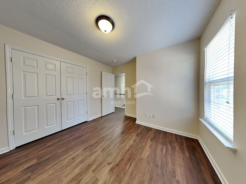 Building Photo - 2911 Firethorn Dr