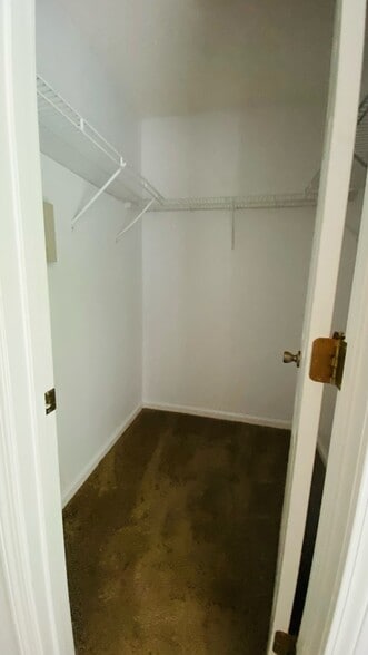 2nd master closet - 6405 Shortleaf Pl