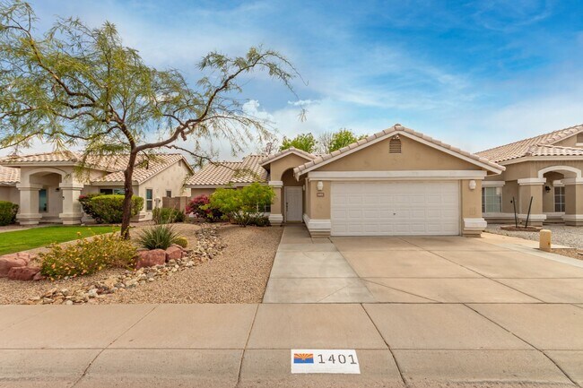 Building Photo - Custominzed home with lots of upgrades and...