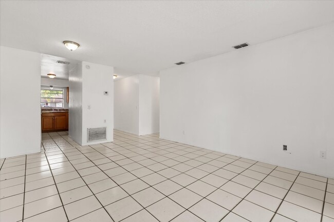 Building Photo - 6921 Longmeade Ln