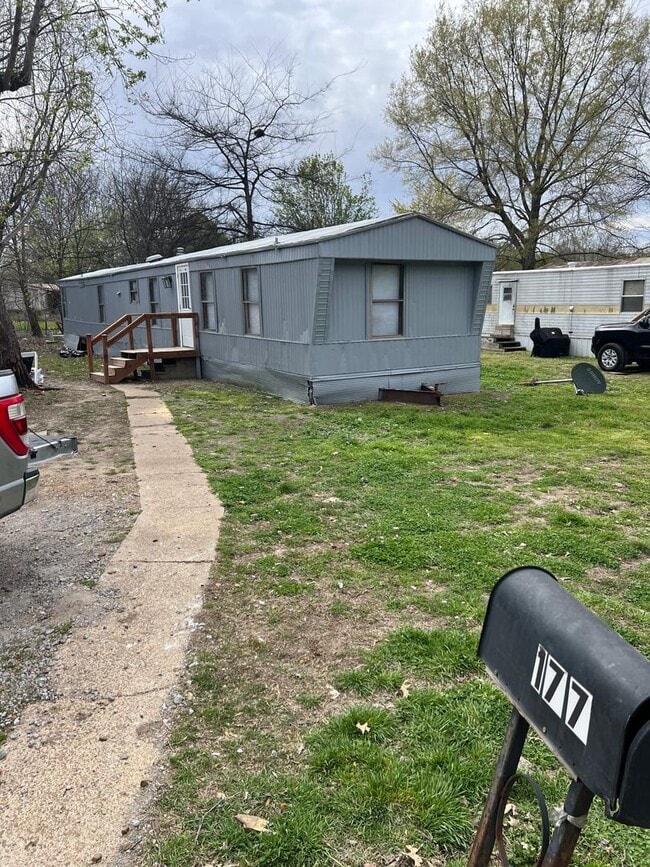 Building Photo - Renovated 2-Bed, 1-Bath Mobile Home