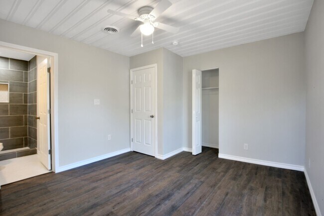 Building Photo - 6205 Lovett Ave