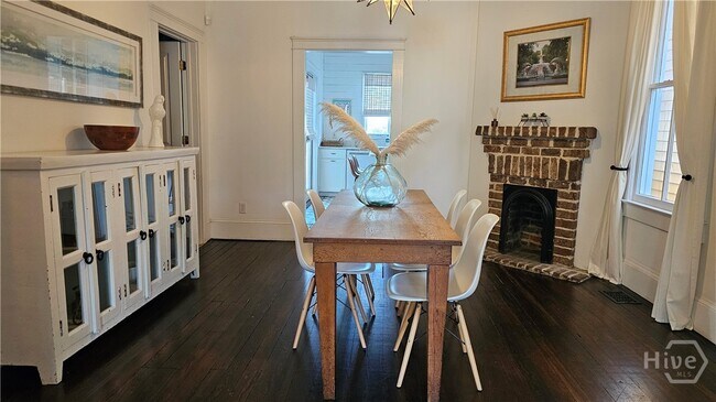 Building Photo - 14 E 41st St