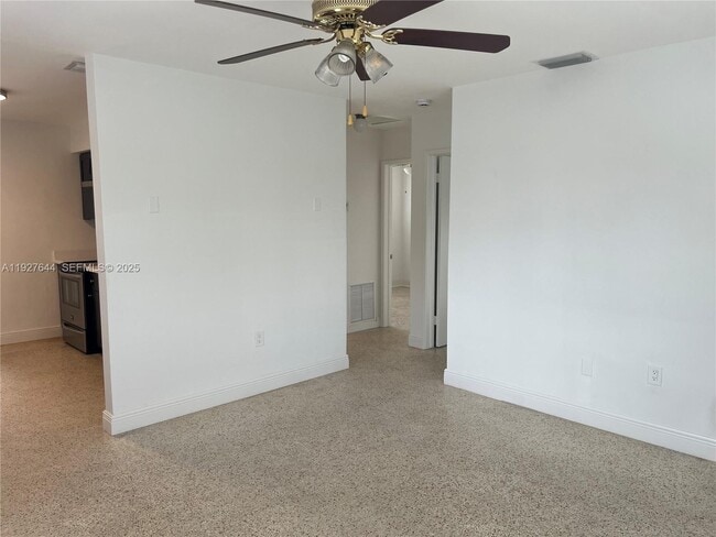 Building Photo - 90 E 15th St