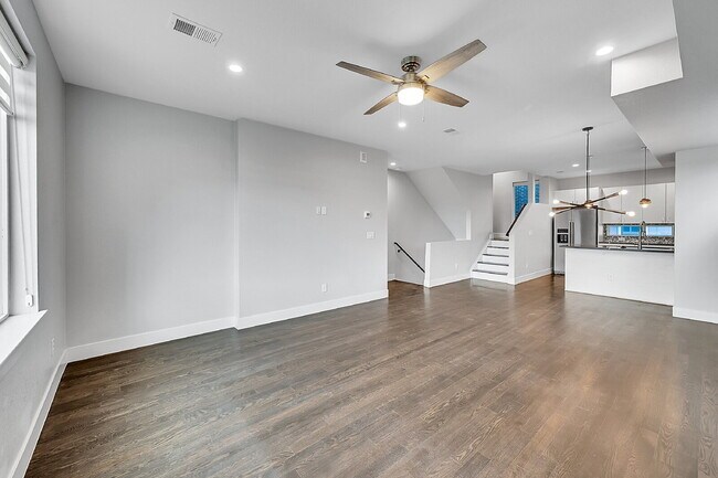 Building Photo - $3,175.00 - 2 Bedrooms, 2.2 Bathrooms, Tow...