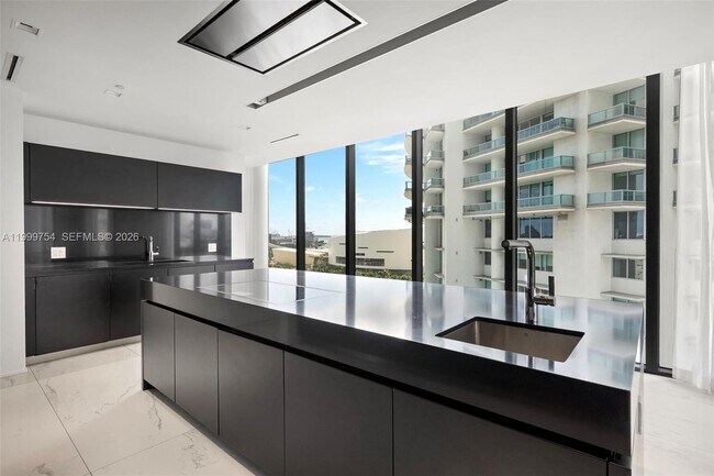 Building Photo - 1000 Biscayne Blvd