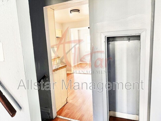 Building Photo - 1374 E 94th St