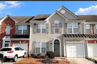 Building Photo - 4013 Holly Villa Cir