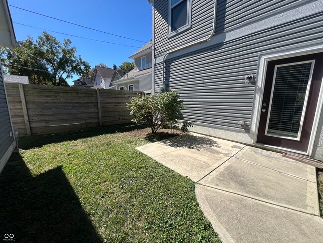 Building Photo - 4077 Rookwood Ave