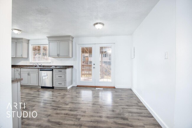 Building Photo - 457 N 750 E