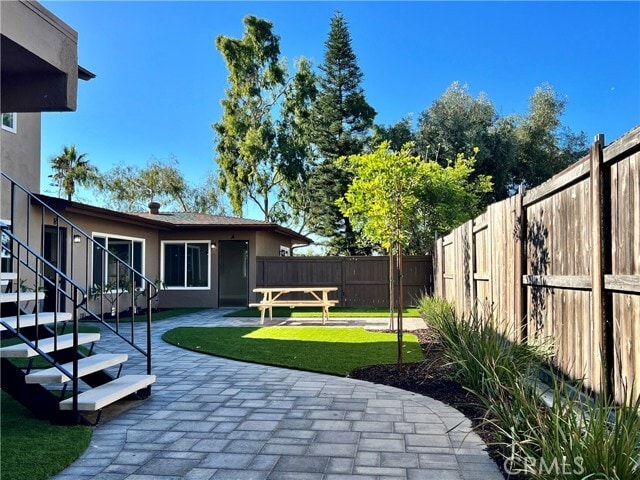 Primary Photo - 320 S El Camino Real