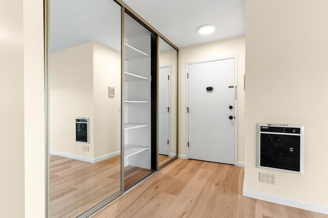 Building Photo - Modern Oakland Living: New Floors, Private Balcony, and Parking