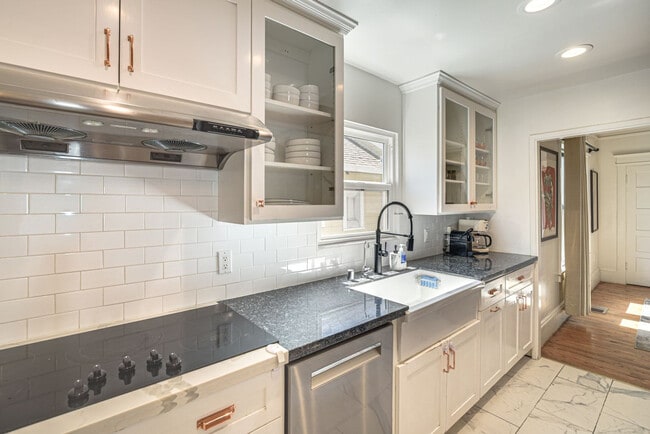 Building Photo - 520 S Almaden Ave