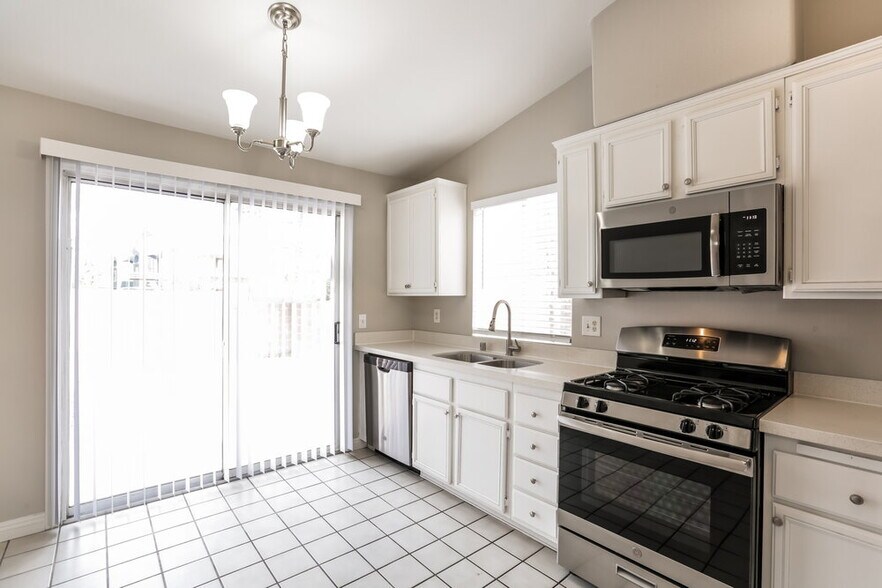 Building Photo - 1916 Fossil Butte Way