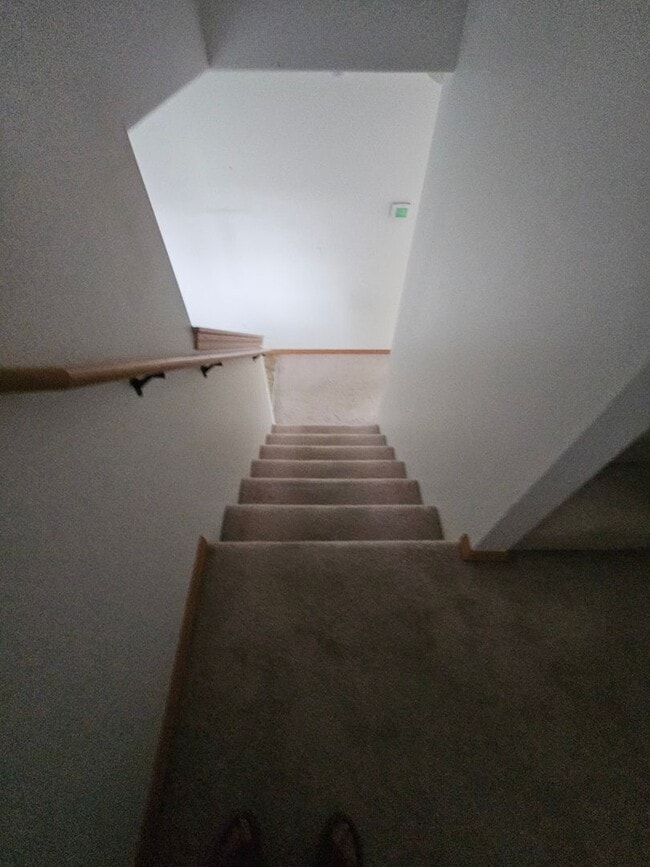 Building Photo - Beautiful Rental with Oversized Yard & Ope...