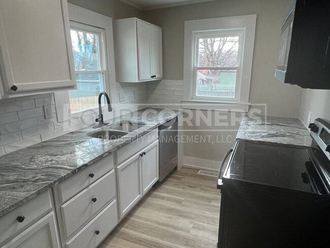 Building Photo - Beautiful 3 Bedroom 2.5 Bath Home