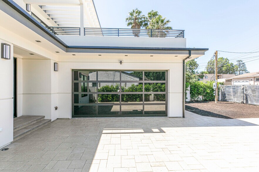 Building Photo - 6426 Varna Ave