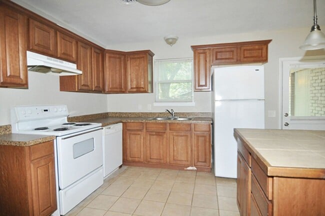 Building Photo - 1117 Trailwood Dr