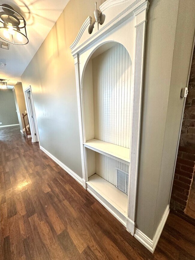 Building Photo - Renovated Germantown House in Great Location