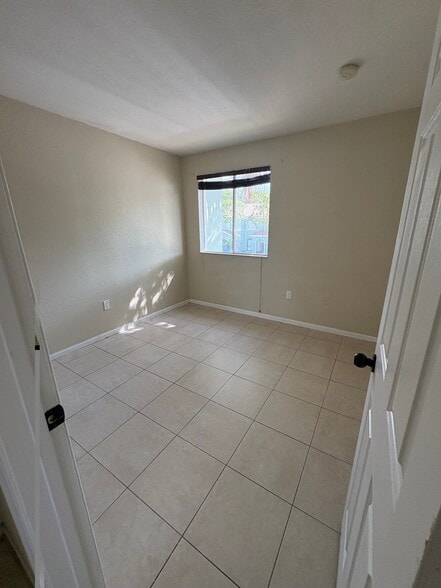 Building Photo - 2819 SE 15th Rd